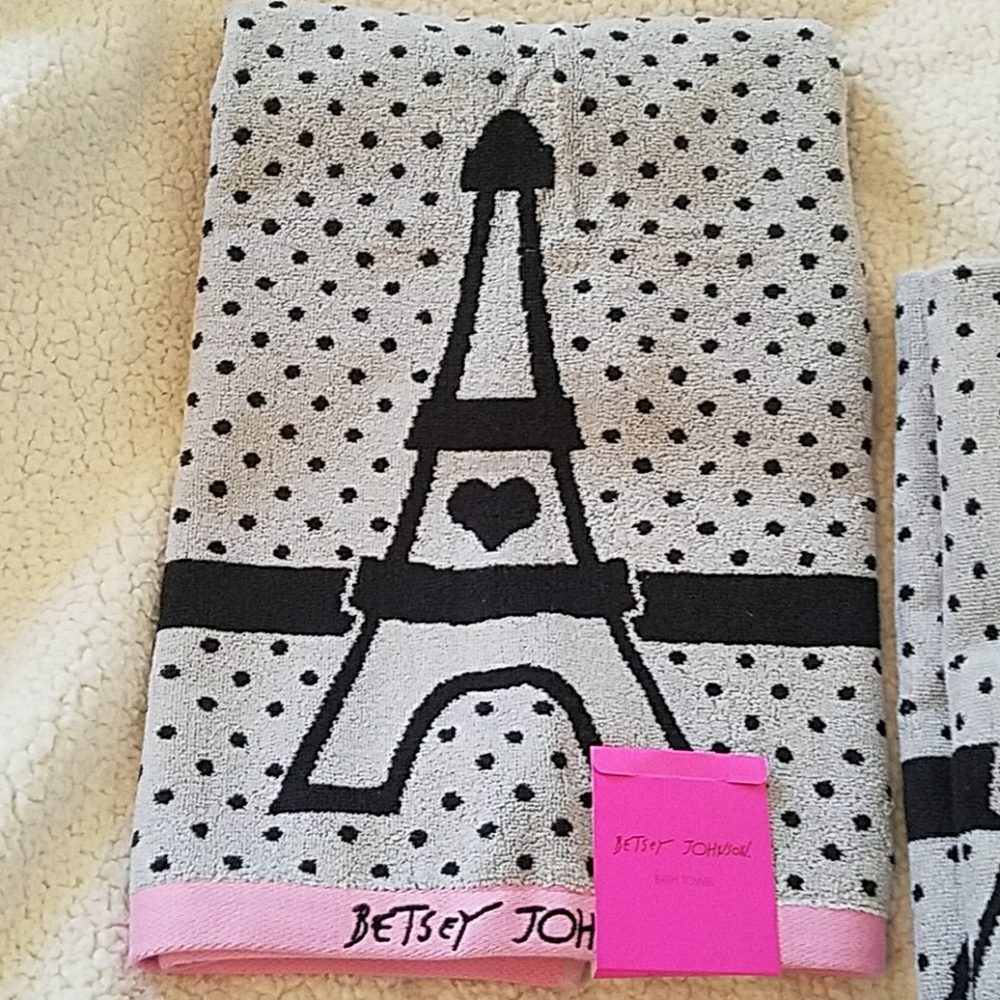 🌹NWT-BETSEY JOHNSON PARIS LOVE TOWEL SET! - Picture 4 of 5